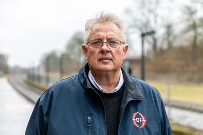 Mikael Würtz ved ikke, om han er købt eller stolt. De næste timer bliver lange, mens resultaterne tikker ind.