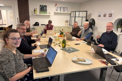 Bestyrelsen i Frivilligcenter Ikast-Brande samt repræsentant fra byrådet Henrik Engedahl (V). Fra venstre ses Emma Thorup Jacobsen, formand Bjarne Nørgaard Jensen,Peder Fenger, Morten Rasmussen, Steffen Davidsen og Per Villumsen.