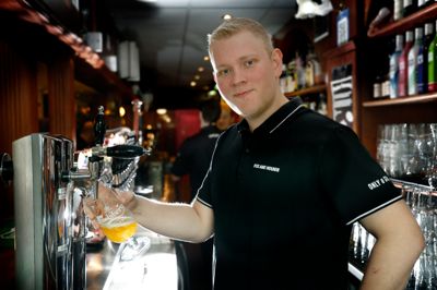 Victor Taulbjerg ser med alvor på, at to unge kvinder muligvis blev forgiftet med medicin eller euforiserende stoffer i deres drikkevarer i weekenden efter byture i Herning. Som formand for Herning Restauratørforening vil han tage en snak med de øvrige medlemmer for at øge opmærksomheden på det mulige problem.