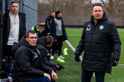 Anders Jensen og SIK skal lørdag forsøge at lægge afstand til nedrykningsstregen.