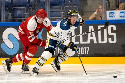 I sæsonens tidligere kampe mod Rødovre er der forstadskøbenhavnerne, der har måttet jagte Kyle Maksimovich og de øvrige Herning-spillere. Men søndag i Rødovre var det hjemmeholdet, der dominerede og fortjent vandt 3-2.