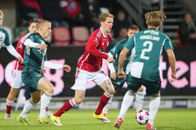 Tonni Adamsen udlignede til 1-1, men brændte også stor chance.