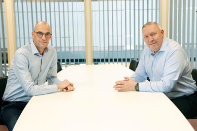Johnny Kronborg (t.v.) og Rex Pedersen mener, at en formueskat vil gøre det sværere for Transporttender at konkurrere mod udenlandske konkurrenter.