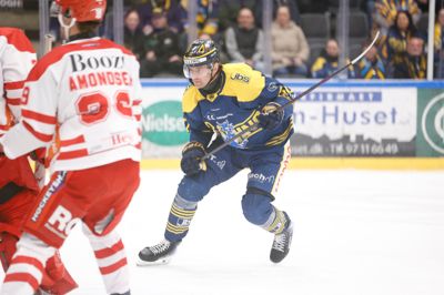 Mathias Bau Hansen og holdkammeraterne ramte det helt rigtige spændingsniveau i tirsdagens sejr over Rødovre. Her var der fokus fra alle mand på at spille ishockey, og holdet var ikke så nemt at ryste som i de to første kvartfinaler.