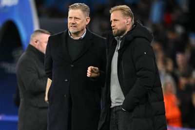 Kasper Schmeichel var tirsdag aften i Manchester, hvor han sammen med sin far, Peter Schmeichel, overværede Manchester Citys Champions League-kamp mod Real Madrid.