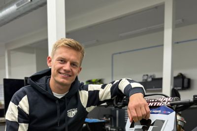 - Det er hårdt at være atlet. Det gælder indenfor alle sportsgrene. Folk ser ikke, hvad der sker i kulissen. Man bliver flyttet rundt mellem klubber og hold som puslespilsbrikker i et stort spil. Nogen finder aldrig et hold, hvor man vil hinanden. Det har jeg gjort ret tidligt i min karriere, så jeg føler mig lidt heldig. Jeg føler, at jeg kan være på holdet i mange år. De var villige til at skabe en rolle til mig, fordi de gerne ville beholde mig, konstaterer Mikkel Haarup.