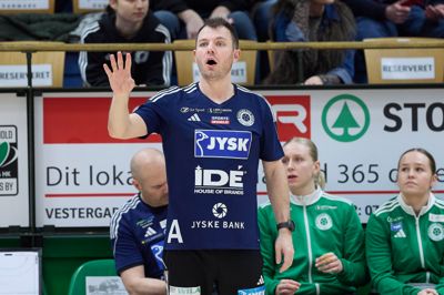 Peter Schilling Laursen og Silkeborg-Voel har fire kampe tilbage i grundspillet. Derefter står den på slutspil eller kvalifikationsspil.