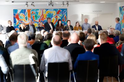 10 partier havde sendt en kandidat til valgmødet på Herning Folkeblad, hvor borgmester Dorte West hjalp chefredaktør Vibeke Larsen med at udfordre kandidaterne på de udfordringer, som lokalområdet står med.