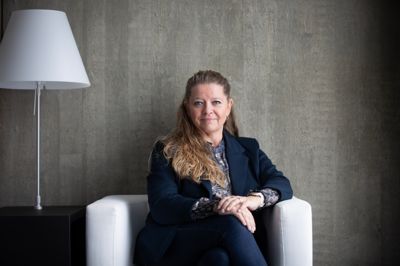Helle Gade (S) og Socialdemokratiet luftede allerede tilbage i 2022 muligheden for at skabe noget for iværksættere på Vejlsøvej 25. Nu sker det. Hun har selv været meget involveret i processen, men peger derudover blandt andet på udviklingschef Gregers Pilgaard som værende en af kræfterne bag.
