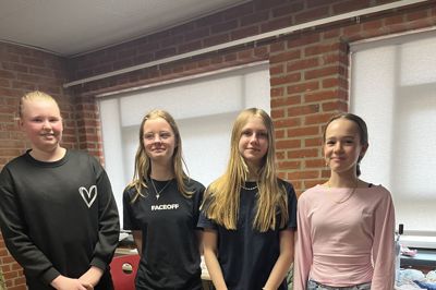 Alberte Guldhammer Falkesgaard, Maja Fønskov-Kroghrosen Bergh, Iben Prang Henriksen og Filippa Marie Krabsmark Smith er de elever, der har været med til at redesigne tøj fra butikken Hos Lise.
