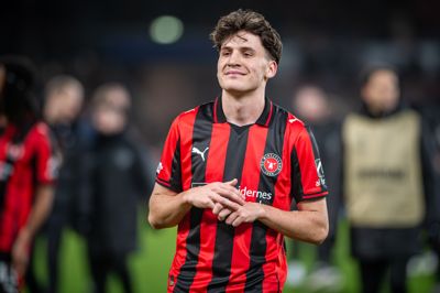Mikel Gogorza har igen grund til smil. Den 19-årige kantspiller kan få comeback i aftenens storkamp mod Nottingham Forest.