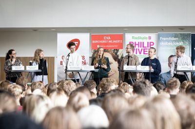 Debatten på Herning Gymnasium var delt i to halvdele med fokus på henholdsvis formueskat og drikkevand. Derudover var der spørgsmål fra salen.