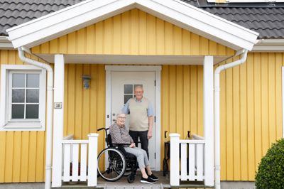 Karen og Vagn Troelsen byggede deres svenske træhus i Feldborg for 25 år siden. Det ankom som et samlesæt i stort format, og efter et døgn fungerede det hele i huset med blandt andet lys og varme.