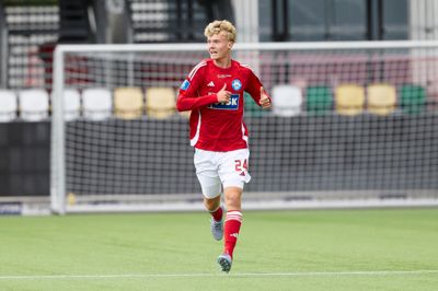 William Møller brækkede kravebenet, da han var i aktion for det danske U19-landshold, men SIF-stopperen slipper efter alt at dømme med en forholdsvis kort pause.