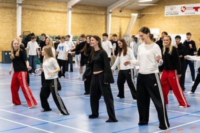Der blev gået til den, da alle kommunens 9. klasser mødtes til fælles dansedag i Brande Hallerne.