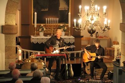 En stemningsfuld og udsolgt aften med Kristian Lilholt Duo i Hørup Kirke.