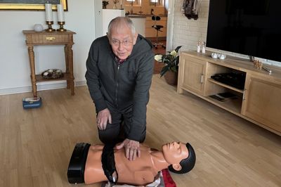 Tage Møllemand fra Nørre Snede blev uddannet som førstehjælps-instruktør hos Røde Kors i 1995, så det er blevet til 31 år med førstehjælp. Han har selv været med til at redde flere menneskeliv.