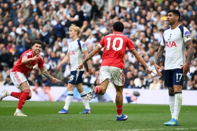 Morgan Gibbs-White fejrer sig scoring til 2-0 mod Tottenham.