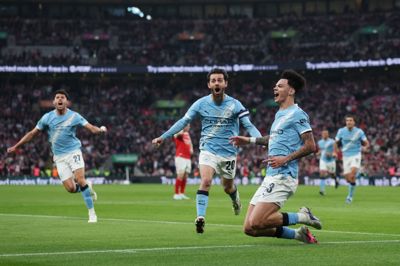 Manchester City var i kontrol i det meste af søndagens finale på Wembley. 21-årige Nico O'Reilly (t.h.) scorede begge mål i 2-0-sejren.