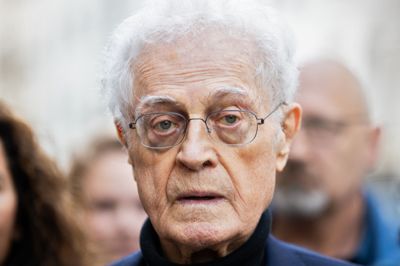 Frankrigs tidligere premierminister Lionel Jospin er død, 88 år. Her er han fotograferet under et vælgermøde for Socialistpartiet i forbindelse med valget til Europa-Parlamentet i maj 2024.