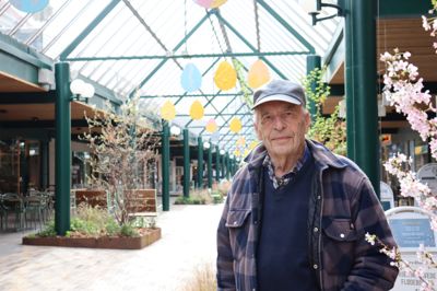 Jørgen Sejr Iversen nyder på daglig basis at tage en gåtur gennem Ikasts bymidte.<br/>Det er også her, han ofte mødes i »Ungdomsklubben« og drikker en kop kaffe. Tirsdag fyldte den tidligere tekstilfabrikant og viceborgmester 90 år.