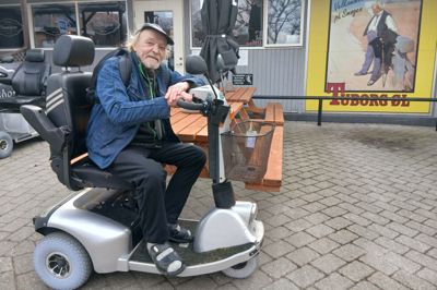 Hans Jørgen Meinert Pedersen - kendt som Pløk - mødte redaktionen på Bodega Smøgen på valgdagen. Men hvilket parti stemmer Pløk på?