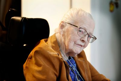 I dag bor Ester Jensen på plejehjemmet Højbo i Arnborg. Det er også der, den tidligere lærer fra Fjelstervang søndag fejrer sin 100-årsfødselsdag.