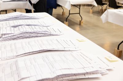 Cirka 23.30 var alle stemmer i Ikast-Brande Kommune talt op.