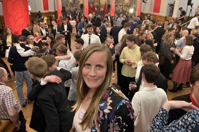 Der var en lidt vekslende stemning på Christiansborg, hvor Eva Borchorst Mejnertz var til sin første valgfest. - Der var både tårer og festlige unge. Det var en oplevelse, selvom resultatet ikke blev som håbet, siger Eva Borchorst Mejnertz.