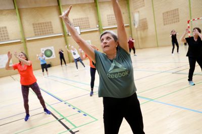 I 40 år har Pia Sørensen været gymnastikinstruktør i Herning Gymnastik Forening - faktisk 41 - og hun har også siddet i bestyrelsen ad flere omgange. Her er hun i front for sit damehold MBL, der står for Mave Balder Lår.