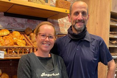 - Vi er især kendt for vores rugbrød, og mange kunder er i chok over meldingen om, at vi lukker Bagerhuset til sommer, siger Tonny Pedersen som sammen med sin hustru Pia har haft Bagerhuset i Galten i 14 år.