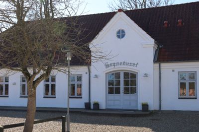 Der er fællesspisning i Sognehuset i Rødding skærtorsdag mellem gudstjenesten i Rødding Kirke og aftengudstjenesten i Lem Kirke.