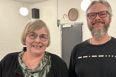 Vita Bilberg fik overrakt fortjenstmedaljen for hendes indsats gennem 40 år for Sørvad Kultur- og Idrætscenter af forretningsudvalgets formand Kim Bærentsen.