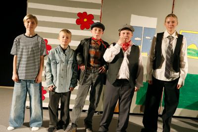 Hele fem hovedpersoner: Fem Kim Larsen'er viser publikum hvilket liv, kunsteren levede.