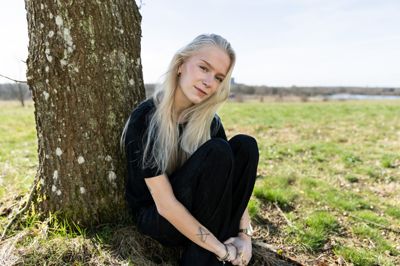 Lina Aggerholm har været opvarmning for både Ankerstjerne og Wafande, og den 22-årige brandit kommer langt fra sovende til drømmen om en karriere som sangerinde.