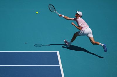 Jannik Sinner viste verdensklasse i kvartfinalen ved Miami Open mod Frances Tiafoe. I semifinalen venter tyske Alexander Zverev, der er nummer fire på verdensranglisten.