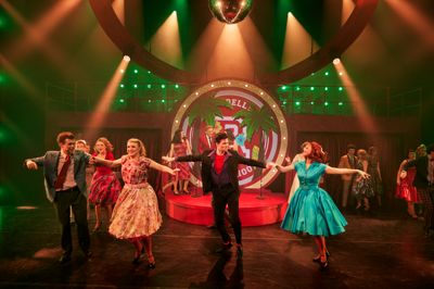 Musicalen »Grease« spiller i MCH Herning Kongrescenter frem til 25. april.