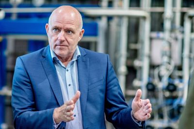 <p class="file-dropover">Steen Bitsch, der er direktør for Vestjyllands Andel, glæder sig over, at virksomheden har forbedret sin indtjening.</p>
