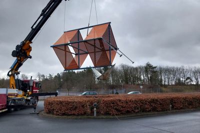 Kassedragen stammer helt tilbage fra N. O. Hansens tid. Det var Unibank og lufthavnen, der investerede i kunstværket.