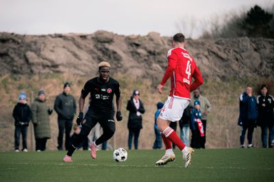 Franculino Djú fik en halvleg på banen i testkampen mod Silkeborg og var involveret i et par farlige situationer.