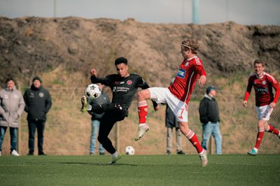 FC Midtjylland testede flere forskellige kreative løsninger mod Silkeborg. En af dem var at lade venstrefodede Paulinho spille højre wingback i en del af træningskampen.