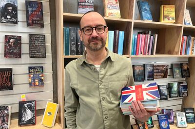 Vi mødtes med biblioteksleder Claus Hagstrøm Hansen på Brande Bibliotek til en snak om bøger.