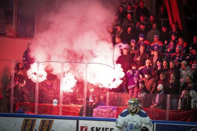 De første personer er allerede identificeret og vil blive tildelt karantæner, skriver Rungsted Seier Capital. Der blev antændt pyroteknik fredag aften i kampen mod Herning Blue Fox.