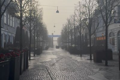 I de tidlige morgentimer bliver gågaden lørdag igen gjort pæn og ren efter fredagens natteliv.