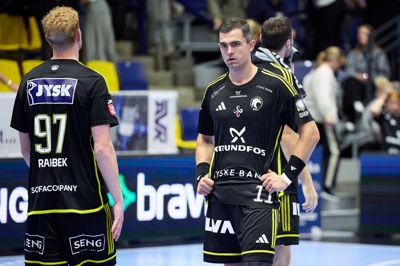 Rasmus Lauge (t.h.) var dybt skuffet efter det klare nederlag mod Skanderborg AGF.