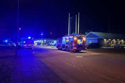 Sent lørdag aften er er der udbrudt brand i en tømrervirksomhed på Teglvænget i Herning. Det fortæller indsatsleder Anders Gjørret fra Brand & Redning Midtvest