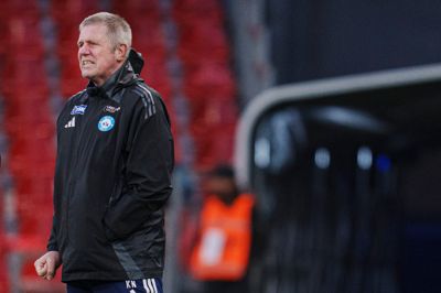 SIF's cheftræner Kent Nielsen havde grund til bekymring under søndagens kamp.
