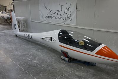 Silkeborg Flyveklub har fået to af sine svævefly renoveret - her flyet LS4. Begge de nyrenoverede fly skal i luften på introduktions- og indvielsesdagen.