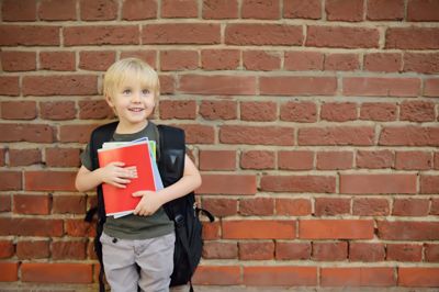 Med projektet »Hjælp til skolestart« kan op til 25 familier få hjælp til en skoletaske og tilhørende udstyr.