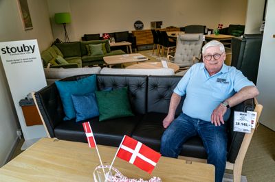 Efter 40 år med Bolighuset Vinderup er Per Østergaard Jensen stadig lige glad for at gå på arbejde og har ingen aktuelle planer om tilbagetrækning.